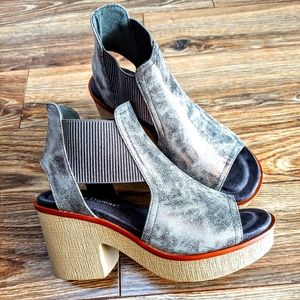 Pierre Dumas Open Toe Wedges